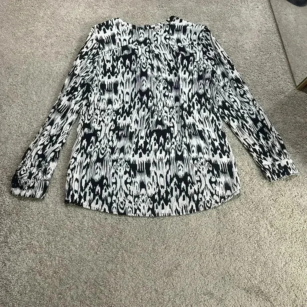 Medium Top from NOTATIONS Chic Business Casual Top - Picture 10 of 16